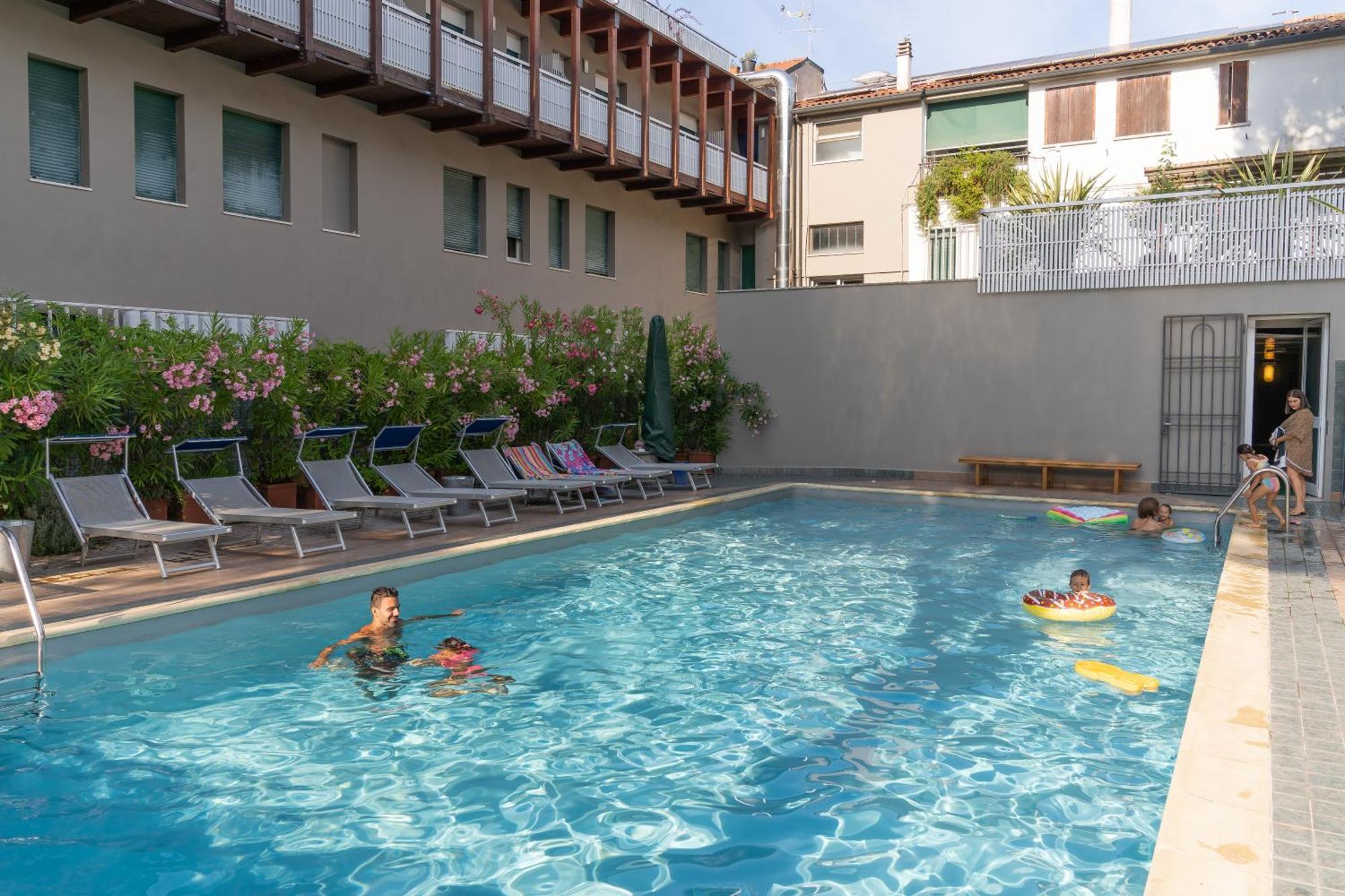 Hotel Columbia マリーナ・ロメア エクステリア 写真